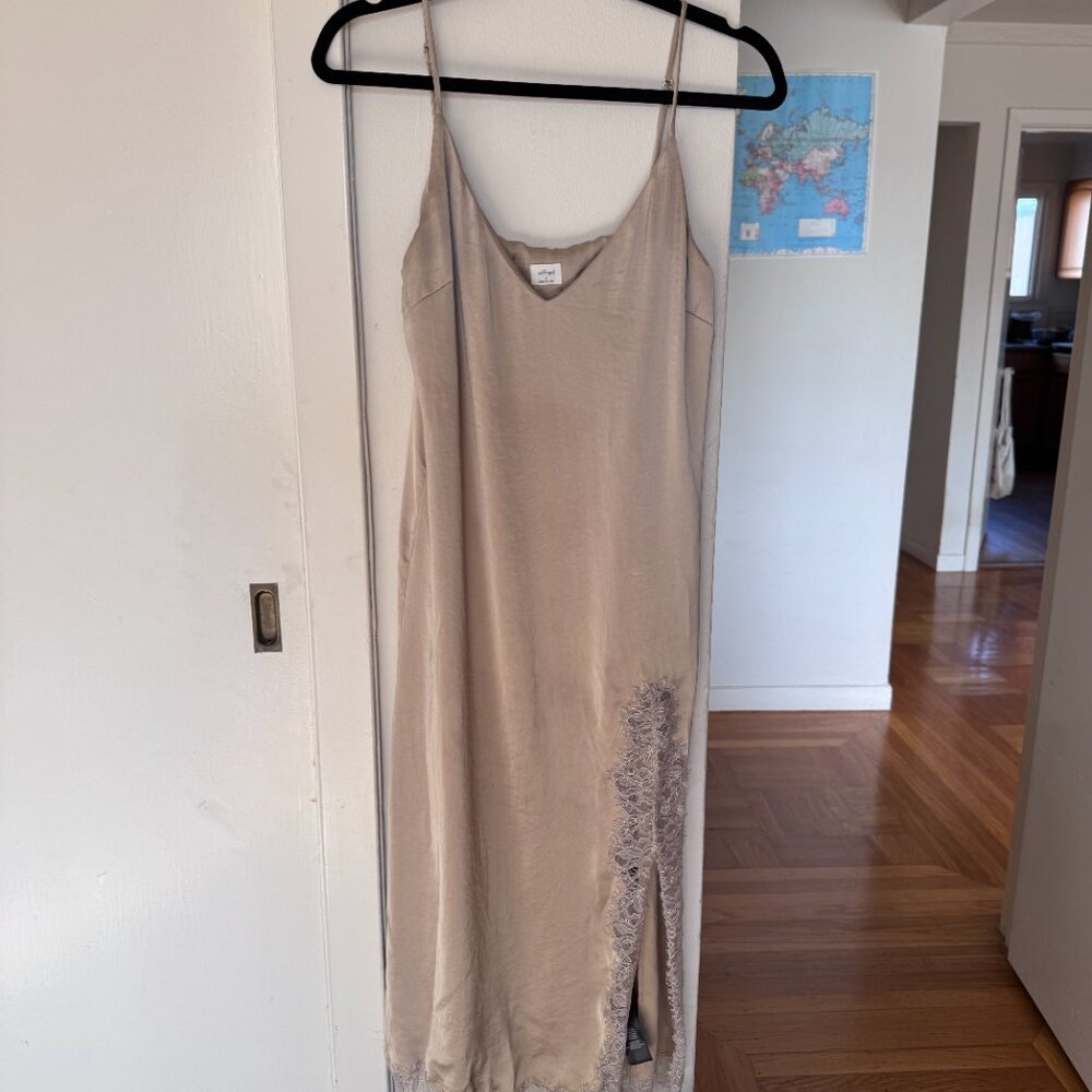 Aritzia Wilfred satin V neck midi slip lace dress in Champagne S